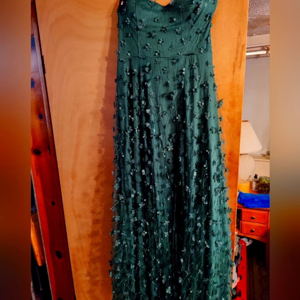 Beautiful Green Flowered Overlay Strapless Formal Dress Sz XL